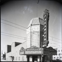 IL-Aurora-Paramount Exterior from Bridge
